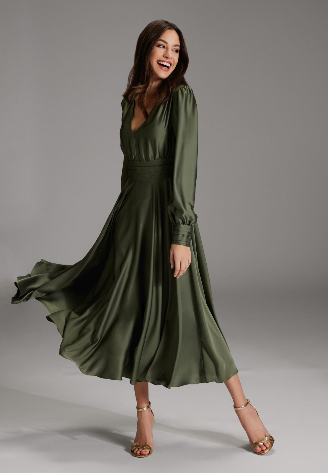 Midi Kleid aus nachhaltigem Satin mit Raffdetails