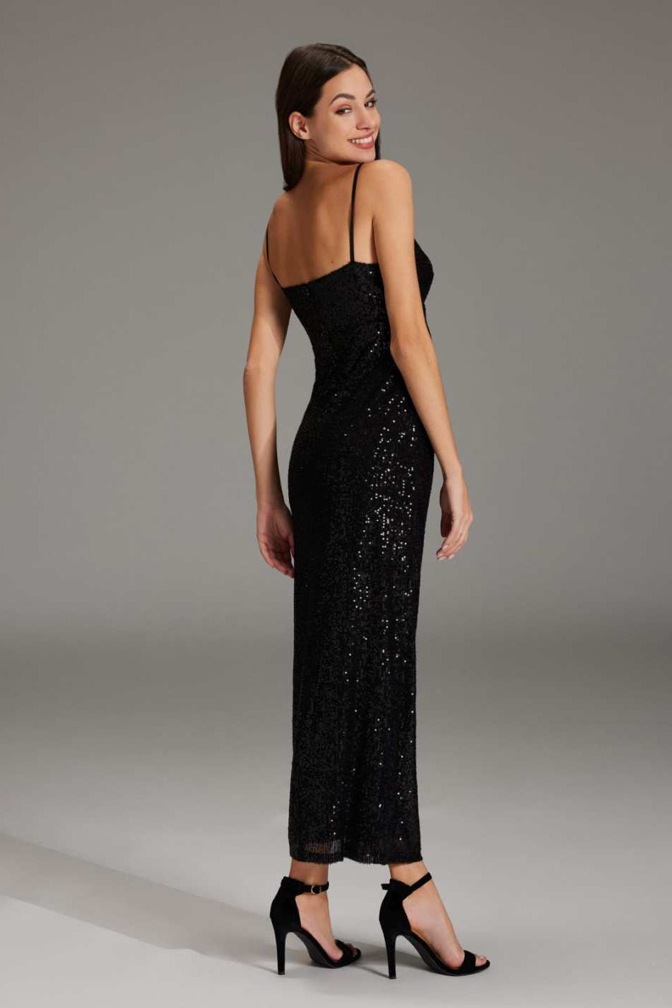 Abendkleid aus elastischer Paillette mit Spagetti Trägern und seitlichem Schlitz