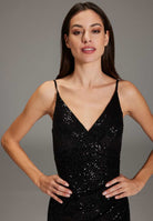 Abendkleid aus elastischer Paillette mit Spagetti Trägern und seitlichem Schlitz