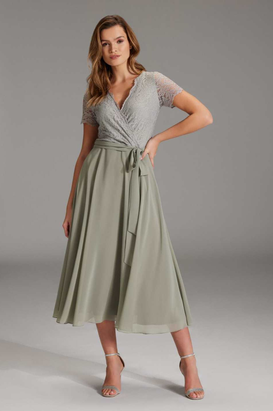 Midi Kleid Halbarm aus Chiffon-Spitze-Mix mit Bogenkanten eucalyptus green