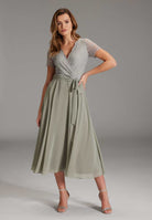 Midi Kleid Halbarm aus Chiffon-Spitze-Mix mit Bogenkanten eucalyptus green