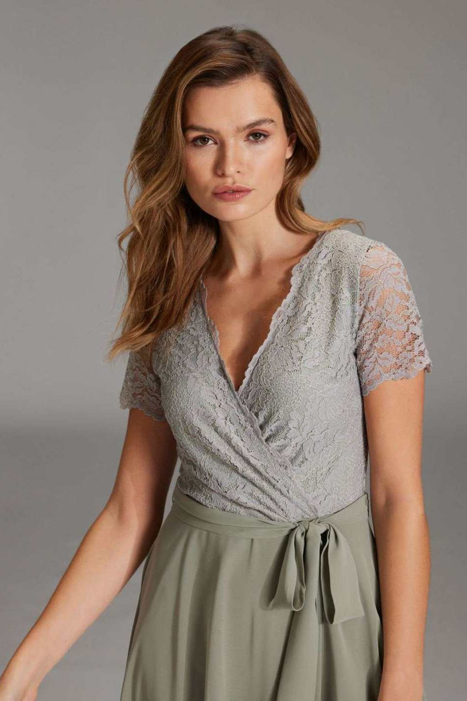 Midi Kleid Halbarm aus Chiffon-Spitze-Mix mit Bogenkanten