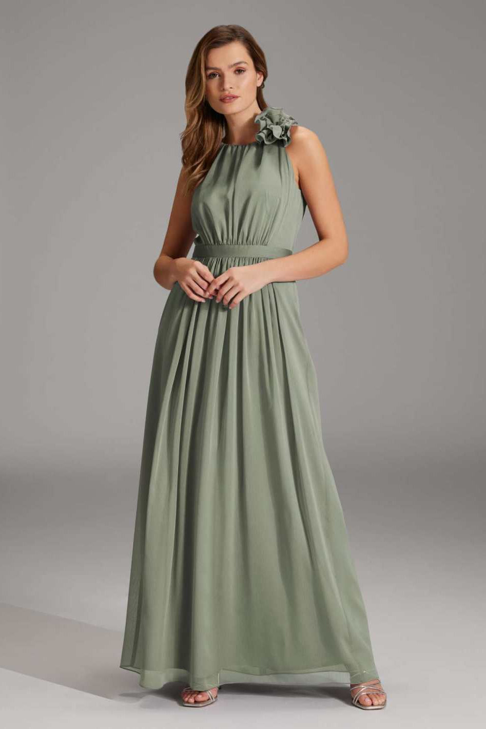 Abendkleid aus Crinkle Chiffon mit dekorativer Blüte eucalyptus green