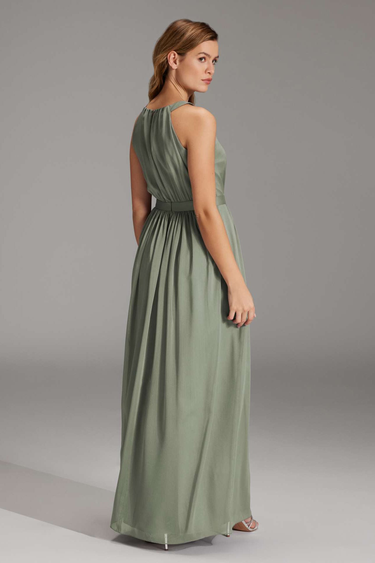 Abendkleid aus Crinkle Chiffon mit dekorativer Blüte