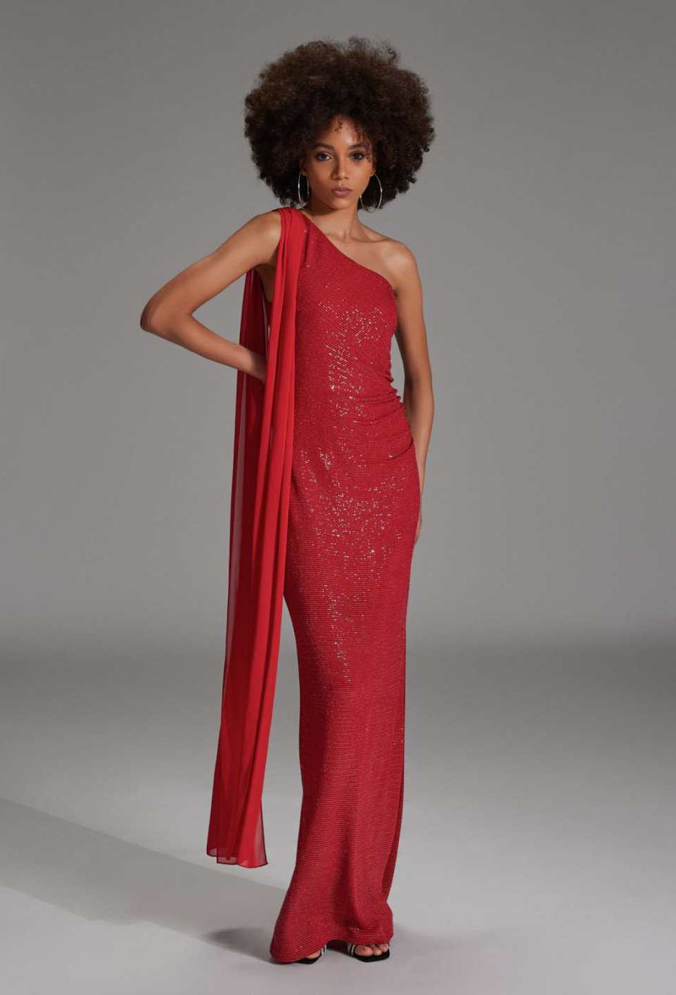 One-Shoulder Abendkleid aus foliertem Jersey mit Chiffon Schal chili red