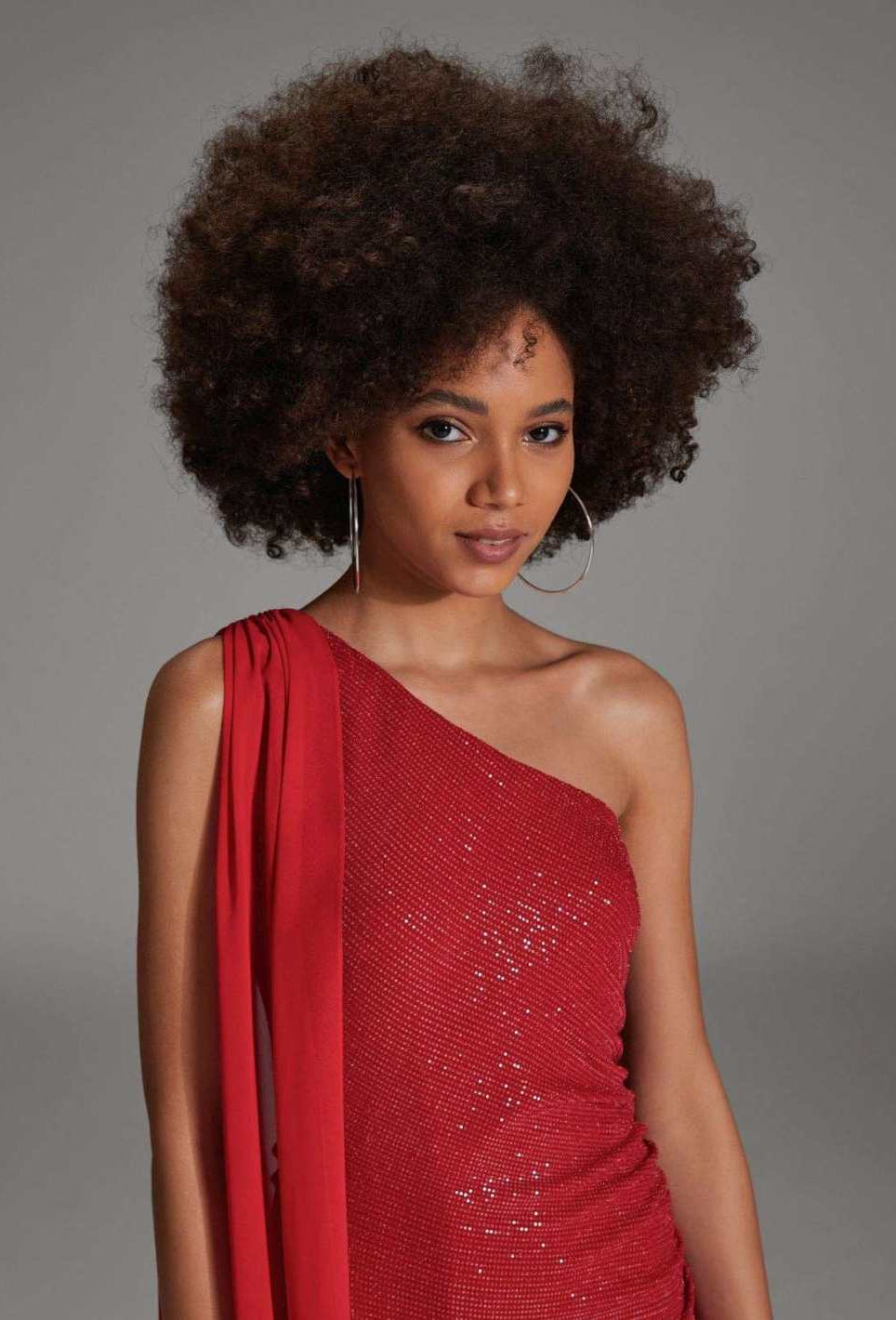 One-Shoulder Abendkleid aus foliertem Jersey mit Chiffon Schal