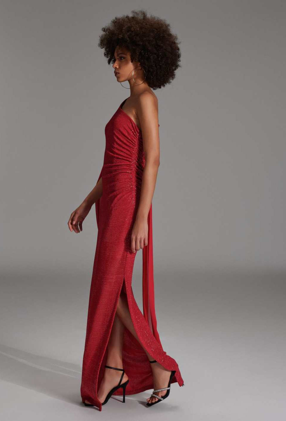 One-Shoulder Abendkleid aus foliertem Jersey mit Chiffon Schal