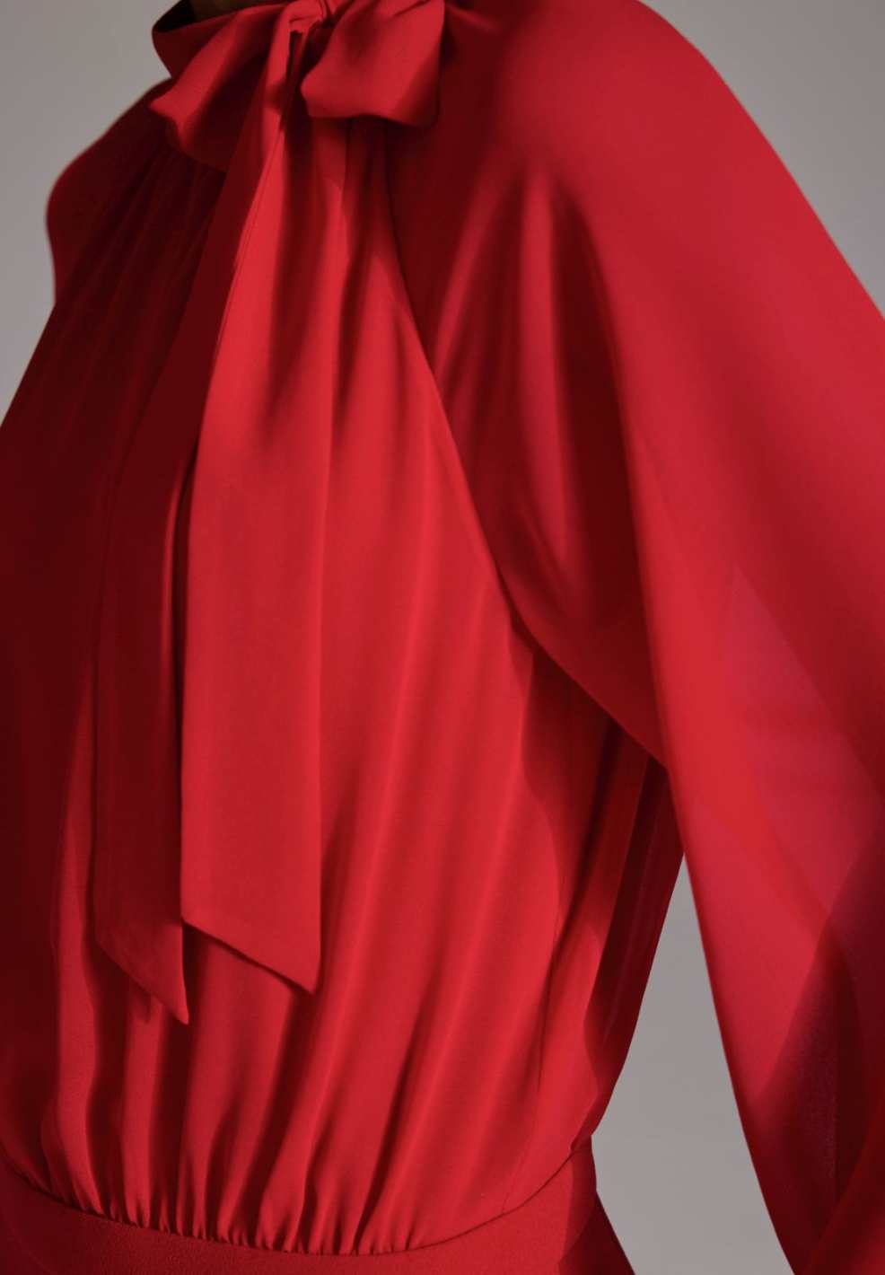 Langärmeliger Jumpsuit mit Schluppe aus Crepe Jersey und Chiffon Mix