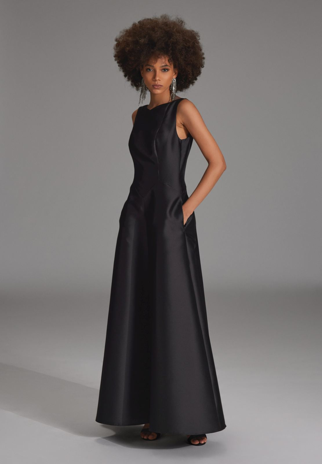 Robenartiges Abendkleid mit Eingrifftaschen