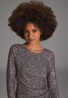 Cocktailkleid aus elastischer Paillette mit seitlichen Drapierungen