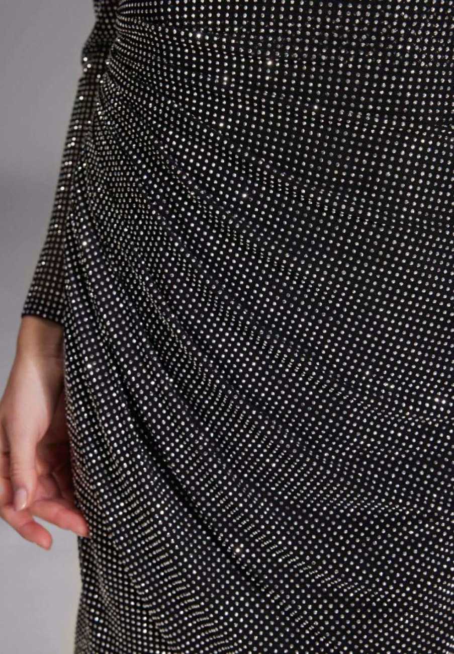 Langärmliges Cocktailkleid mit funkelndem Strassbesatz