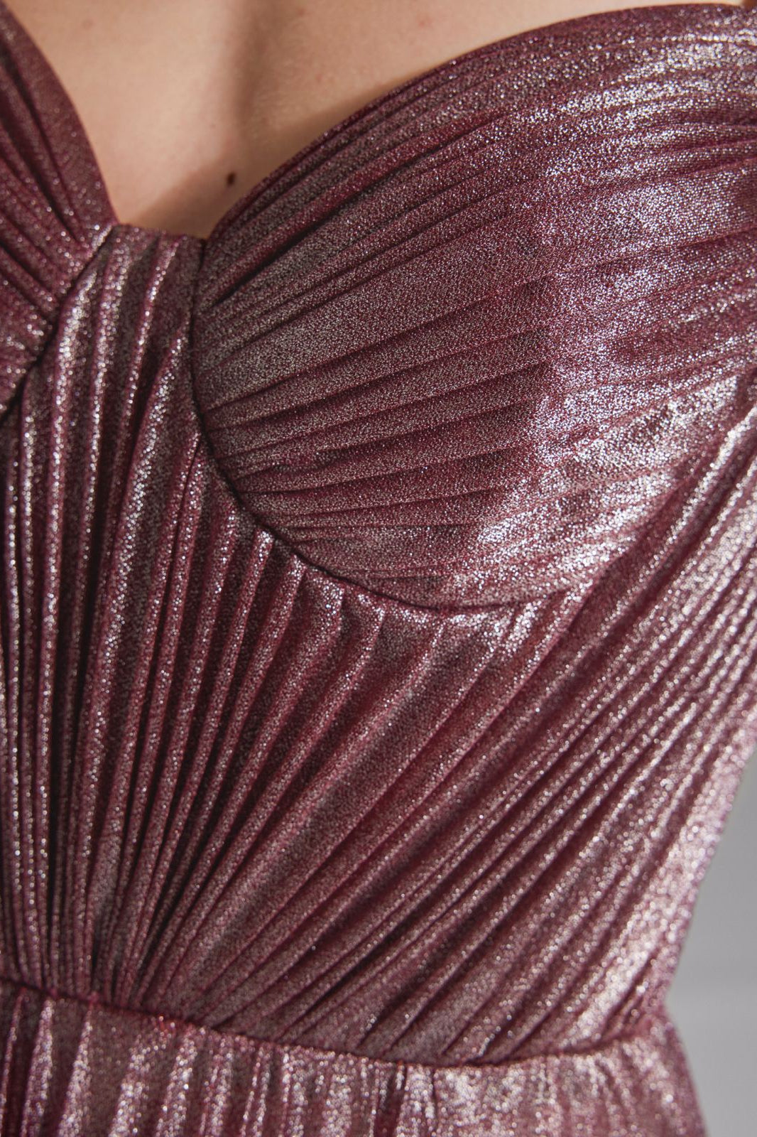 Schimmerndes Plisseekleid