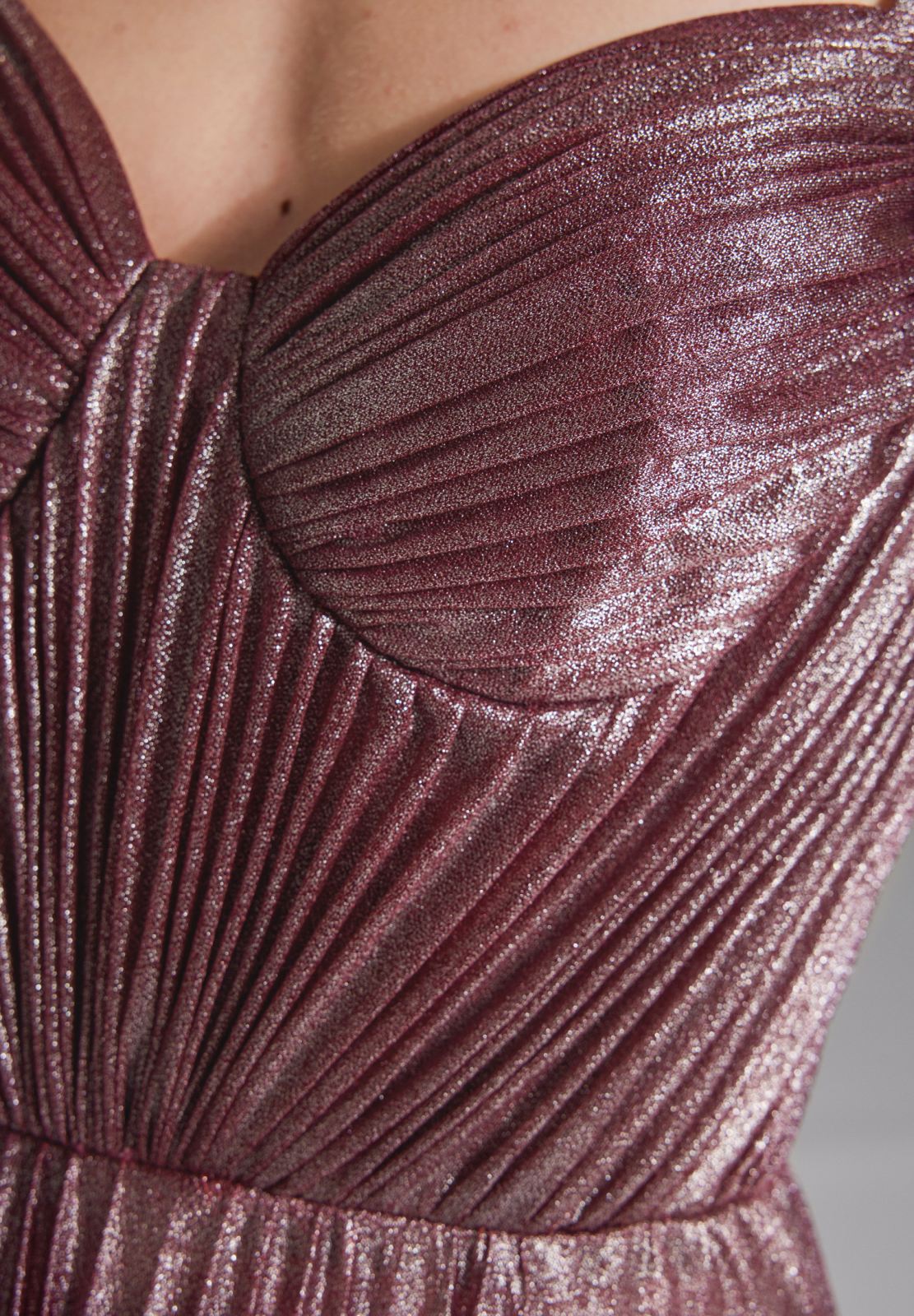 Schimmerndes Plisseekleid
