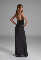 Figurbetontes Abendkleid mit Beinschlitz