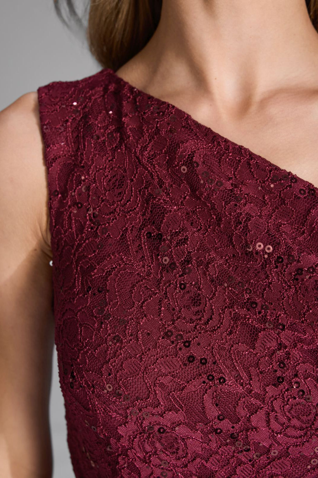 One Shoulder Midi Kleid aus Material Mix