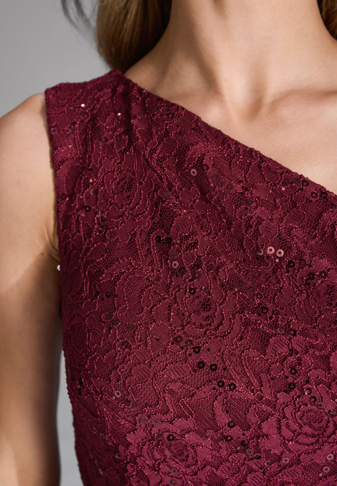 One Shoulder Midi Kleid aus Material Mix