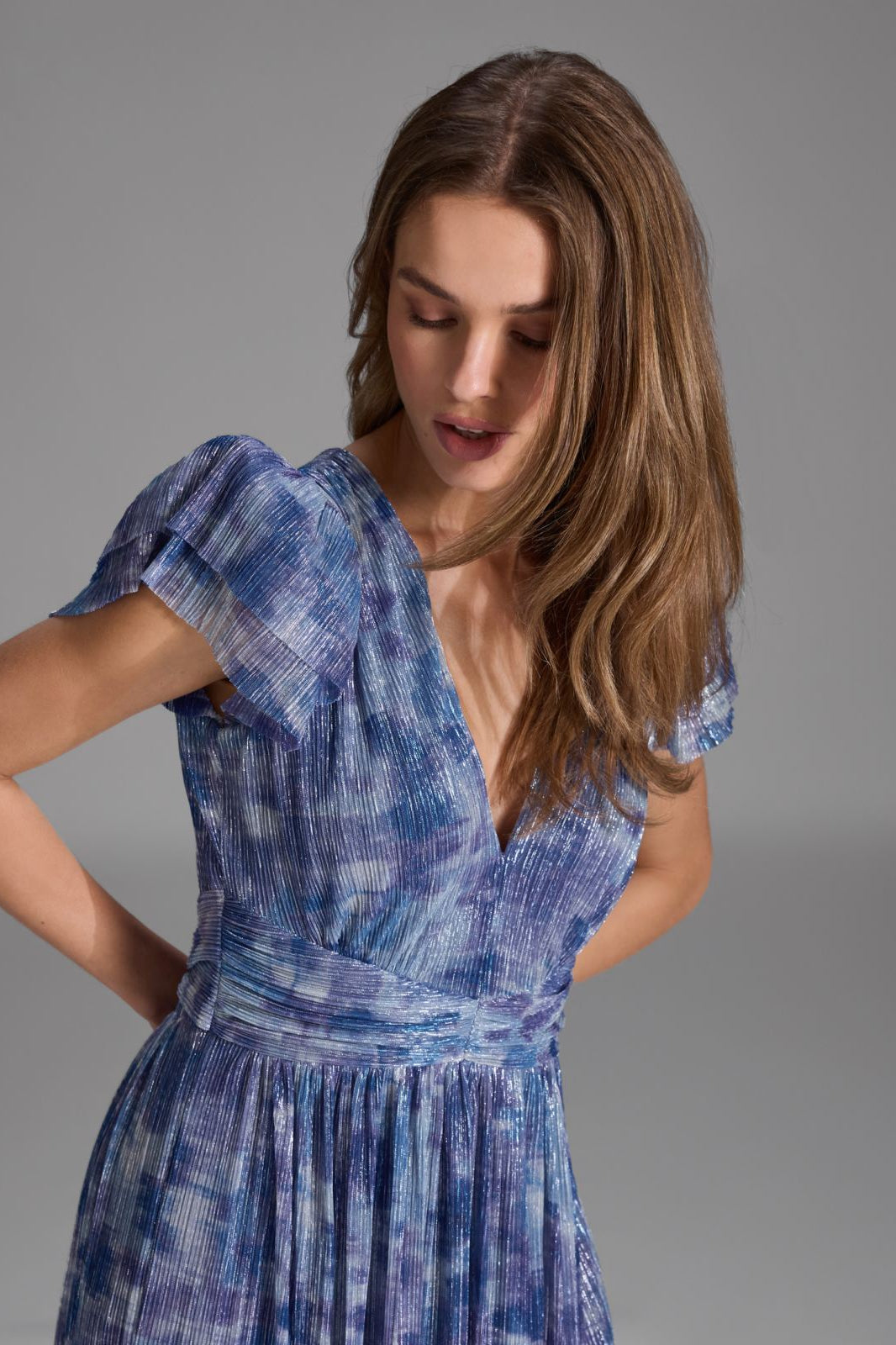 Abendkleid aus bedrucktem Jersey Plissee mit Metallic Faden