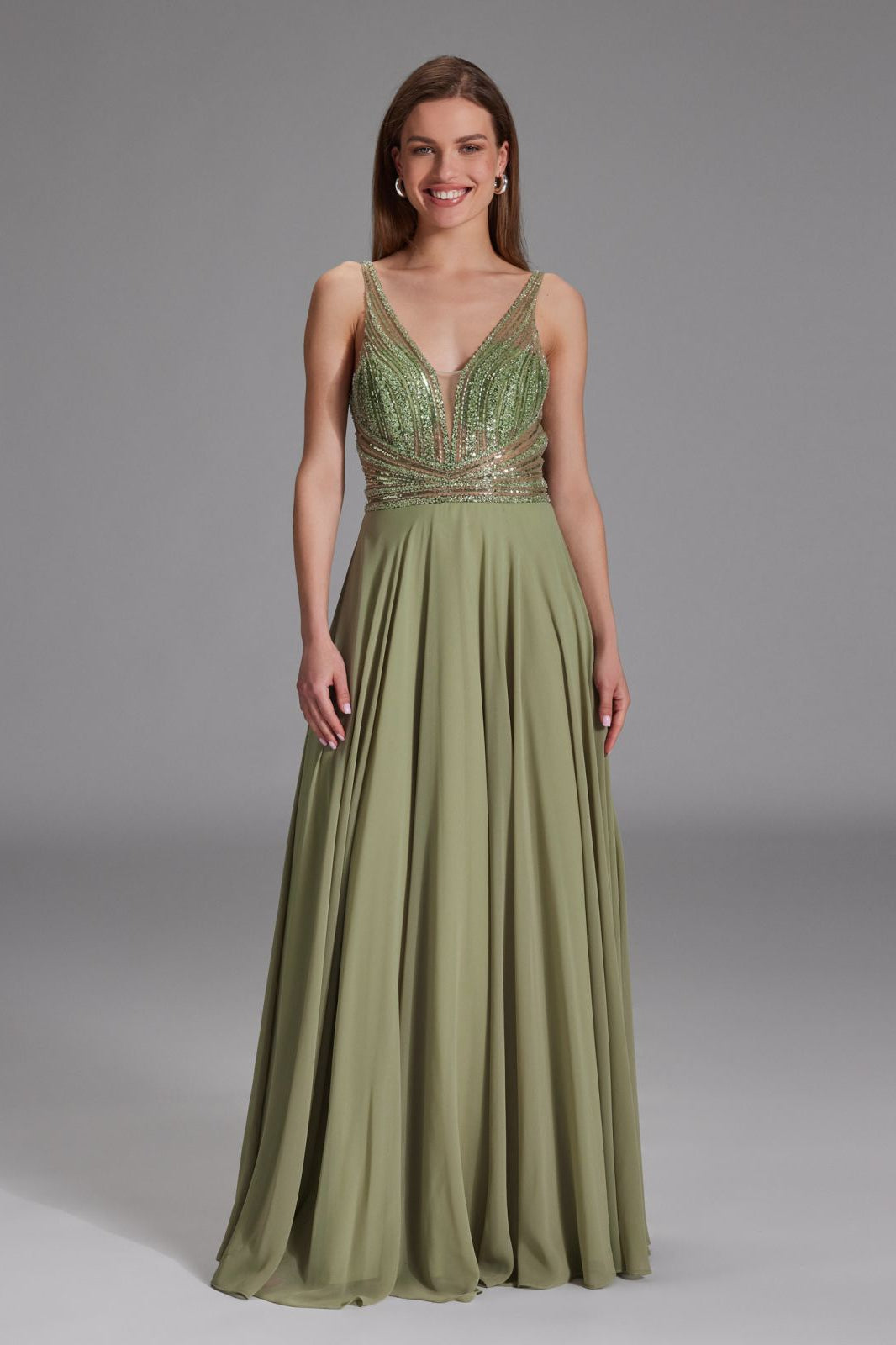 Langes Chiffon-Abendkleid mit Stickerei