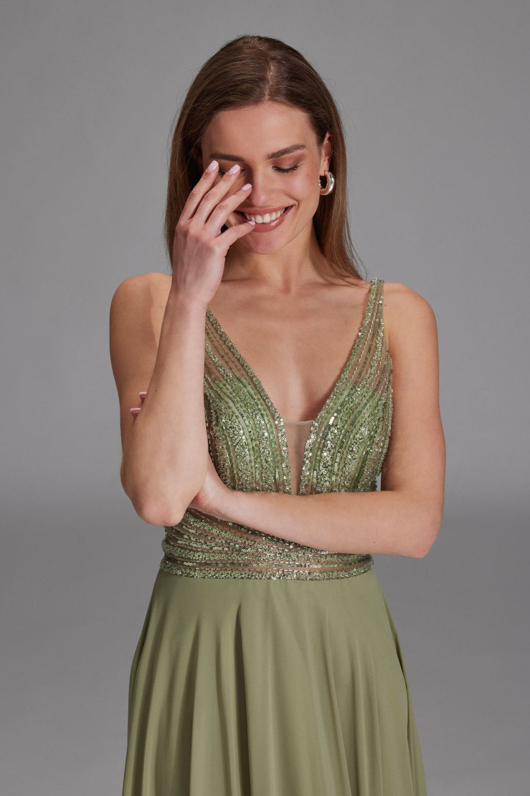 Langes Chiffon-Abendkleid mit Stickerei