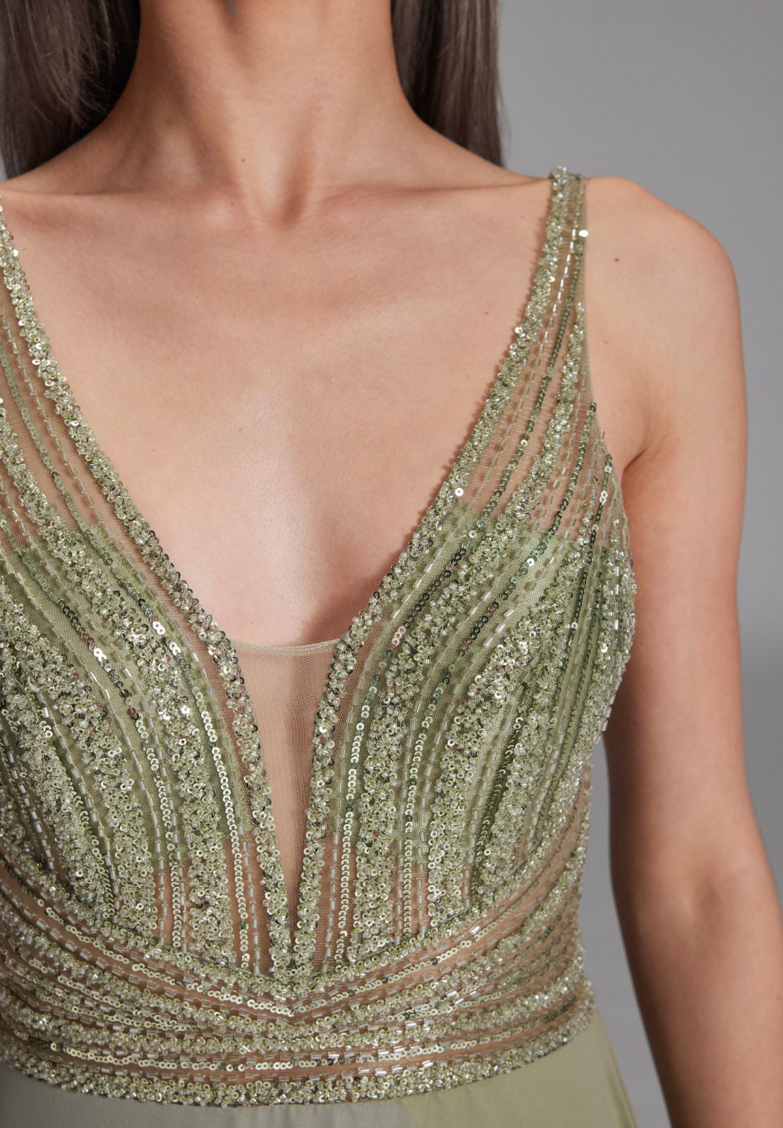 Langes Chiffon-Abendkleid mit Stickerei