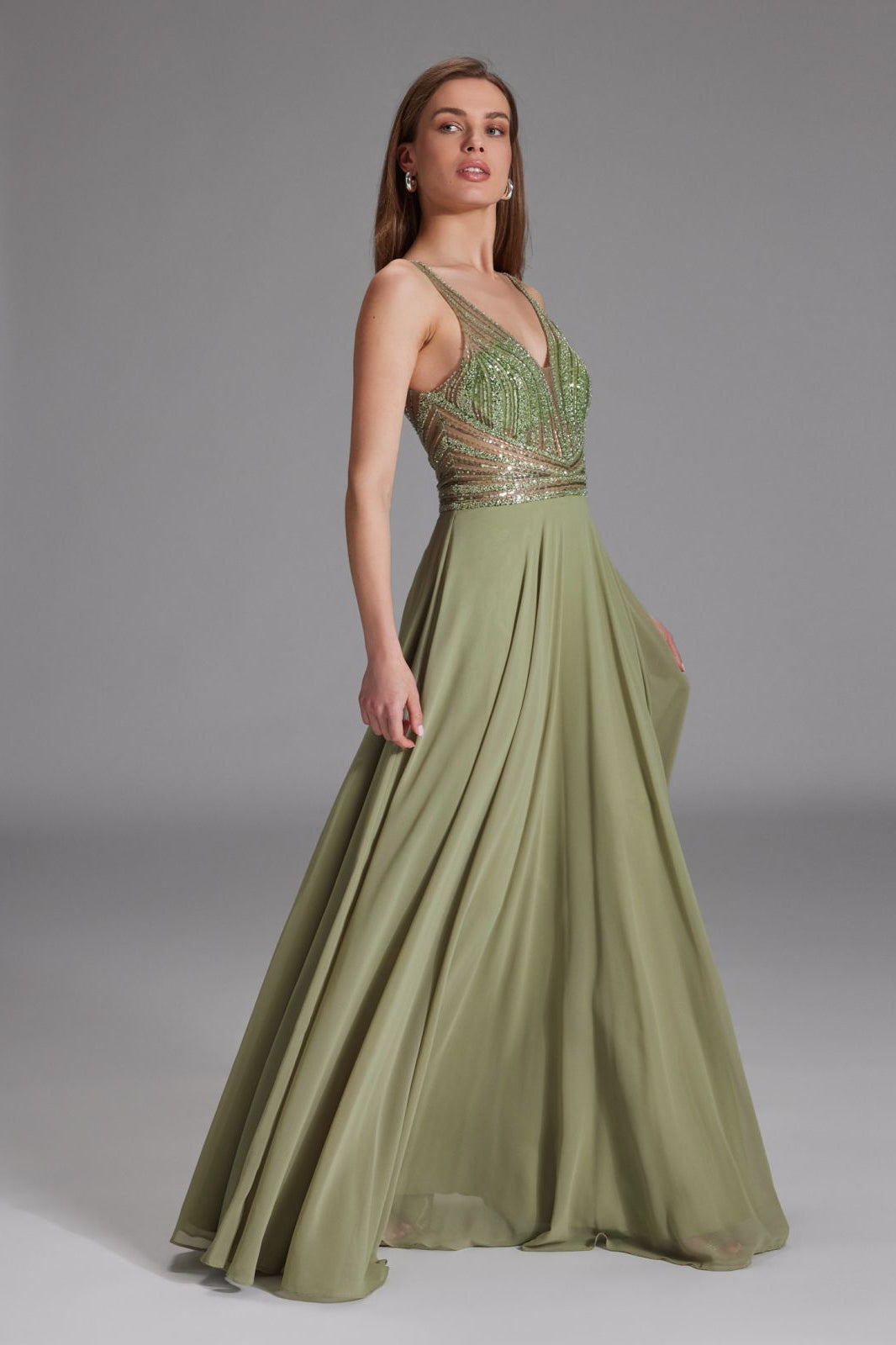 Langes Chiffon-Abendkleid mit Stickerei