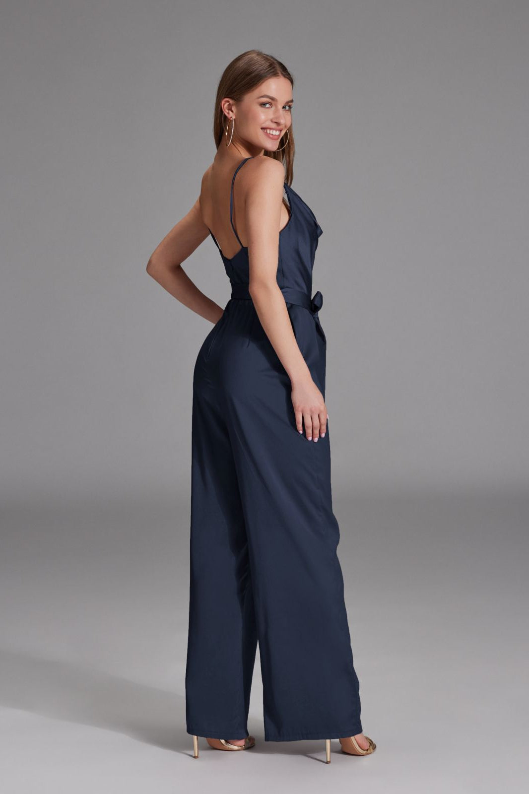 Satin Jumpsuit mit Bindegürtel