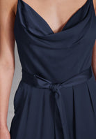 Satin Jumpsuit mit Bindegürtel