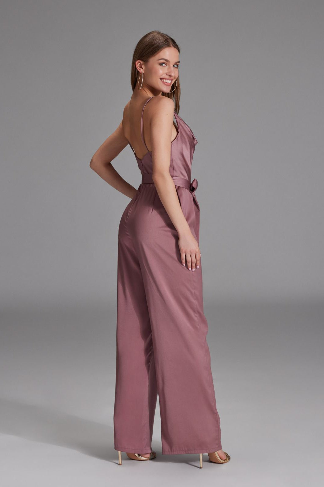 Satin Jumpsuit mit Bindegürtel