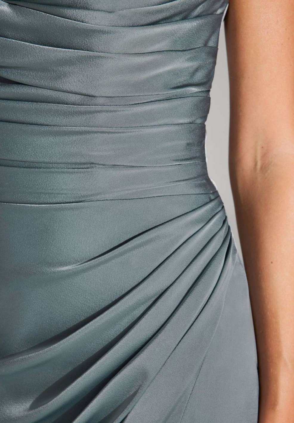 Satinkleid mit Corsagentop und Beinschlitz