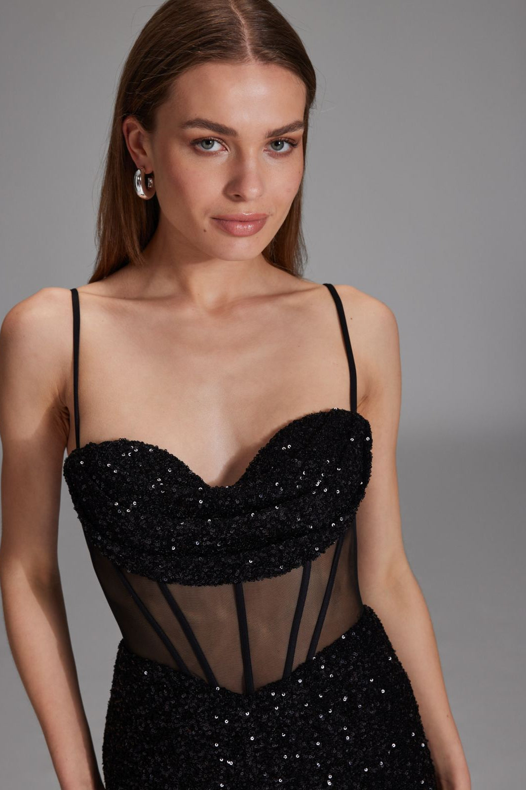 Paillettenkleid mit Taillenpart in See-through Optik