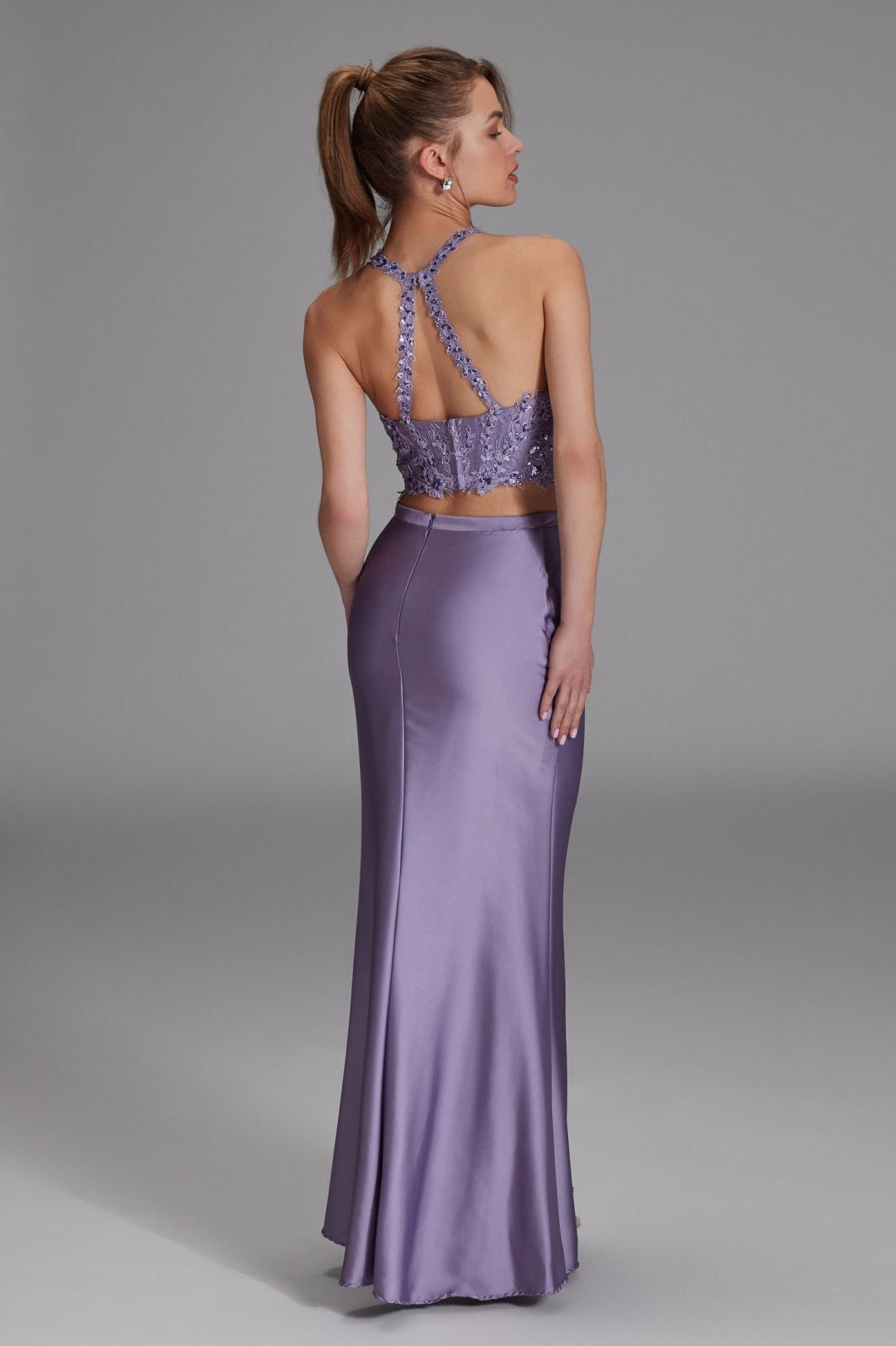 Two-piece Kleid mit langen Satinrock