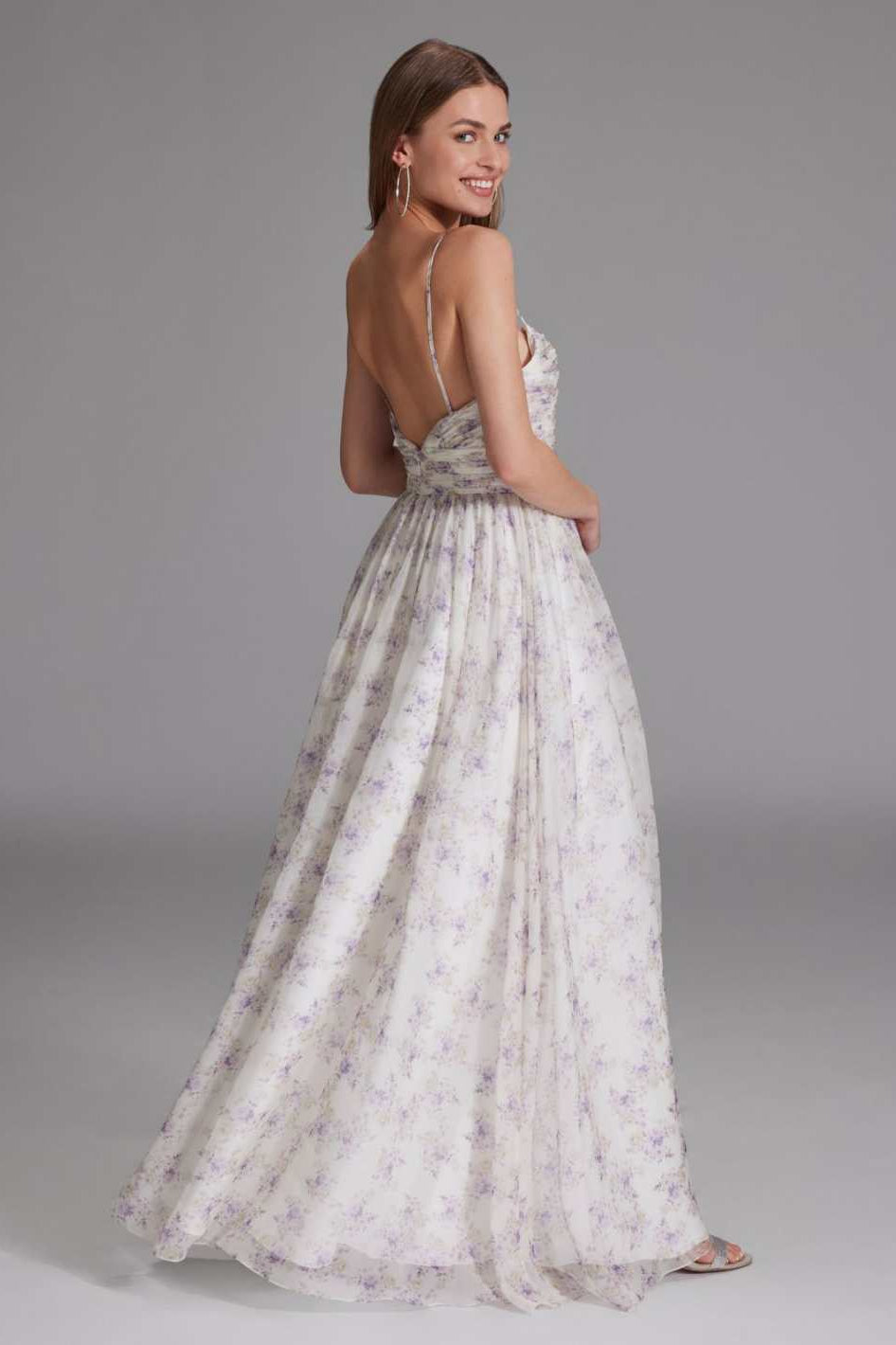 Fließendes Printkleid mit Cut-Out Detail