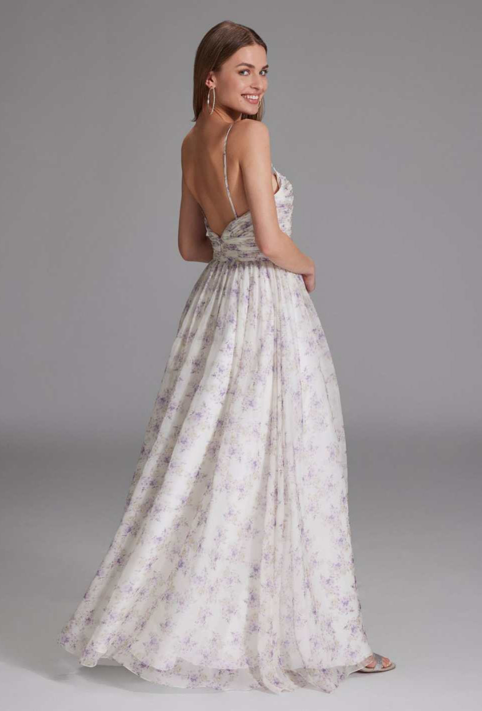 Fließendes Printkleid mit Cut-Out Detail