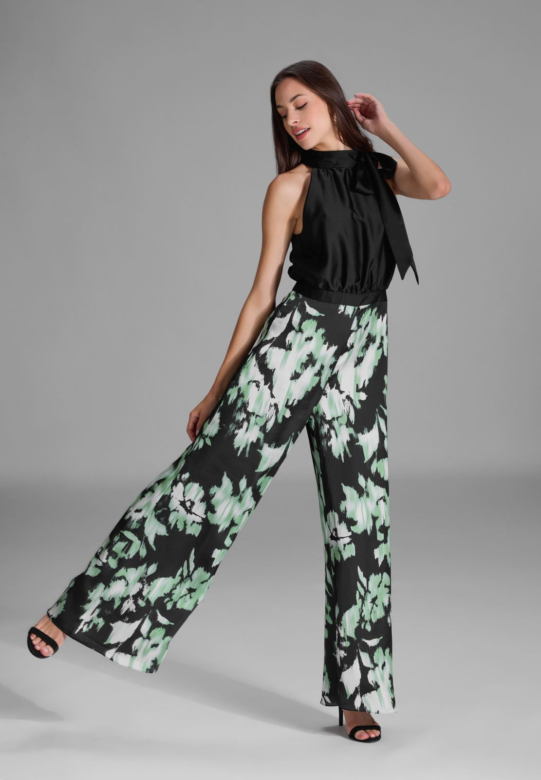 Jumpsuit mit Schluppenblusen Top und Druck Hose black apple green