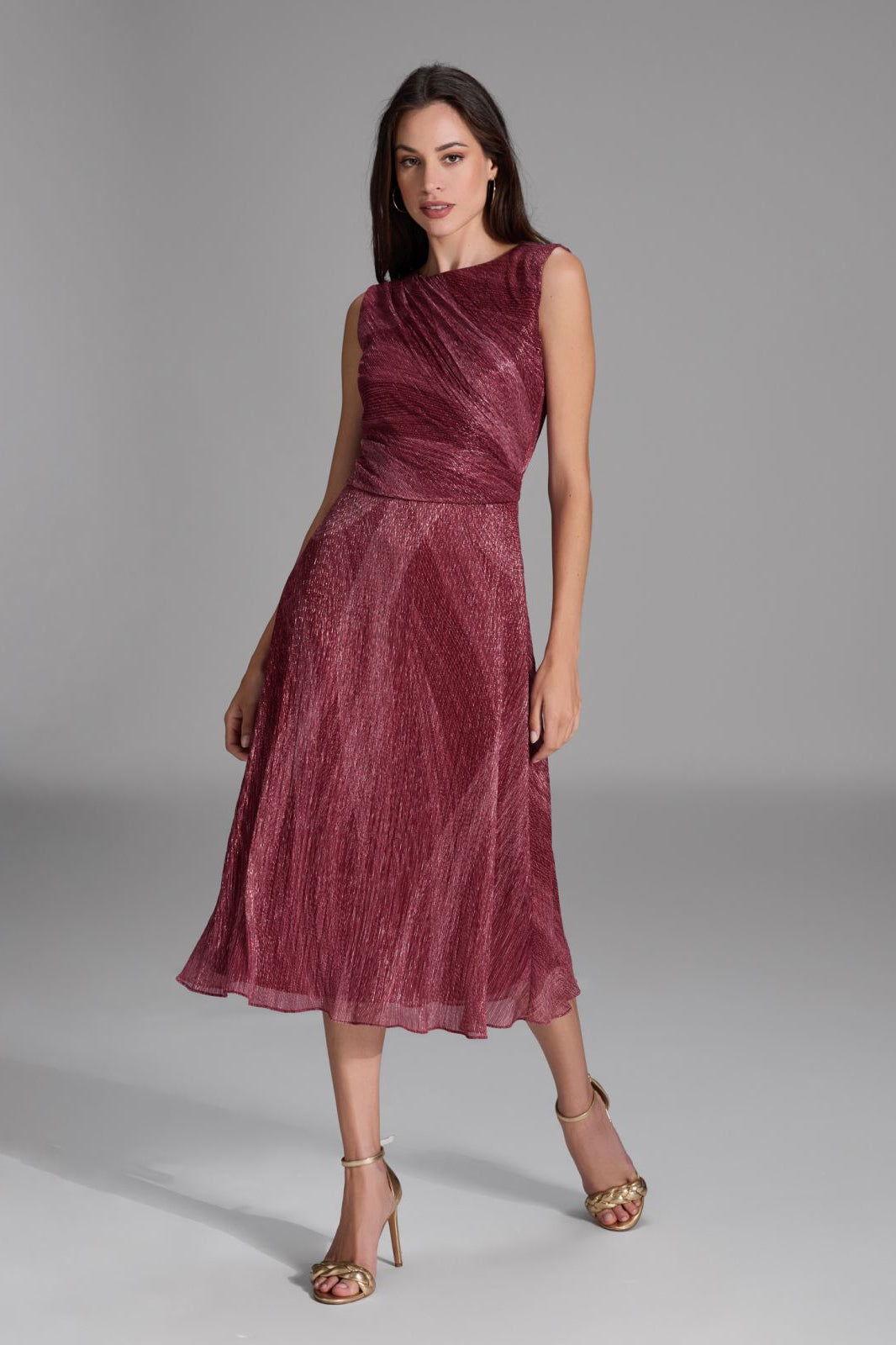 Plissiertes Kleid mit Metallicfäden ruby red