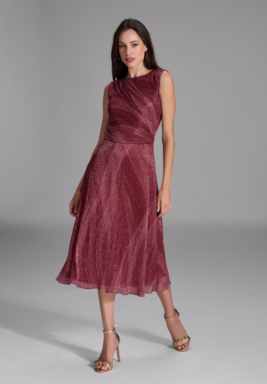 Plissiertes Kleid mit Metallicfäden ruby red