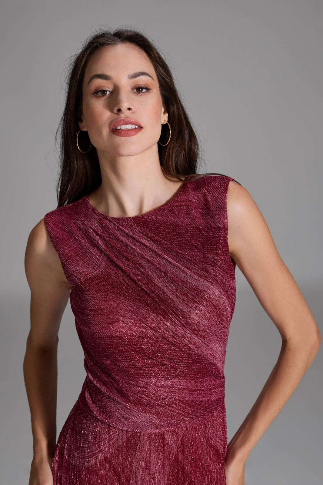 Plissiertes Kleid mit Metallicfäden