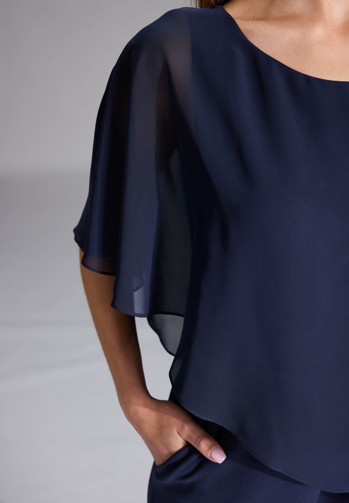 Jumpsuit aus Crepe Jersey mit Chiffon Überwurf