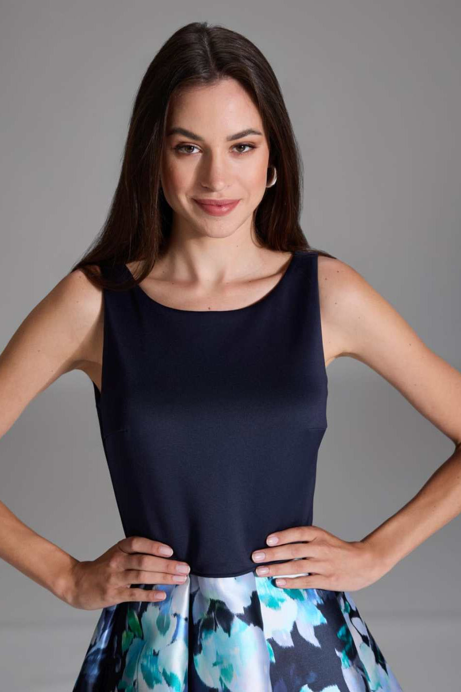 Cocktailkleid mit Rock aus bedrucktem Twill