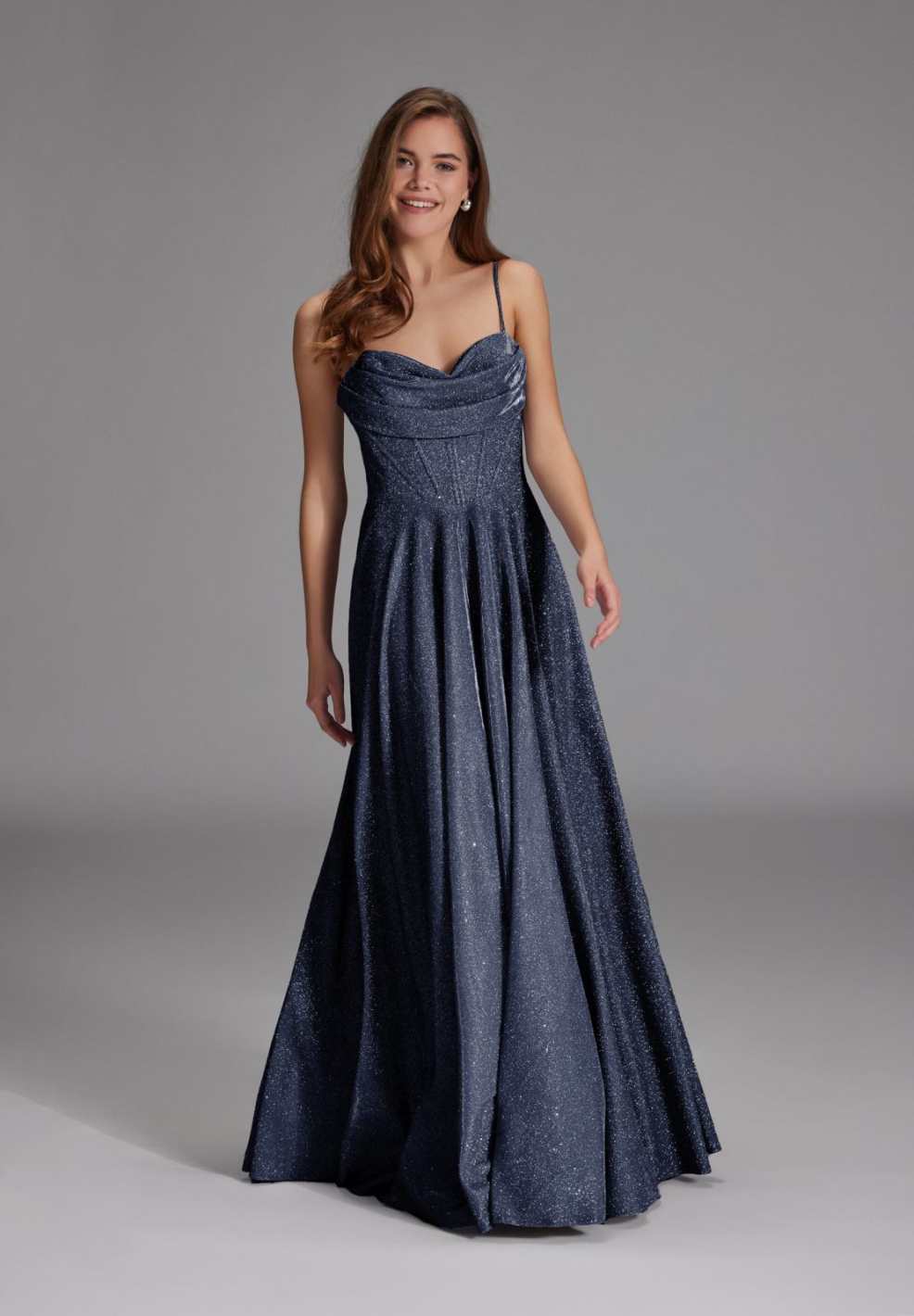 Schimmerndes Abendkleid mit Drapierung