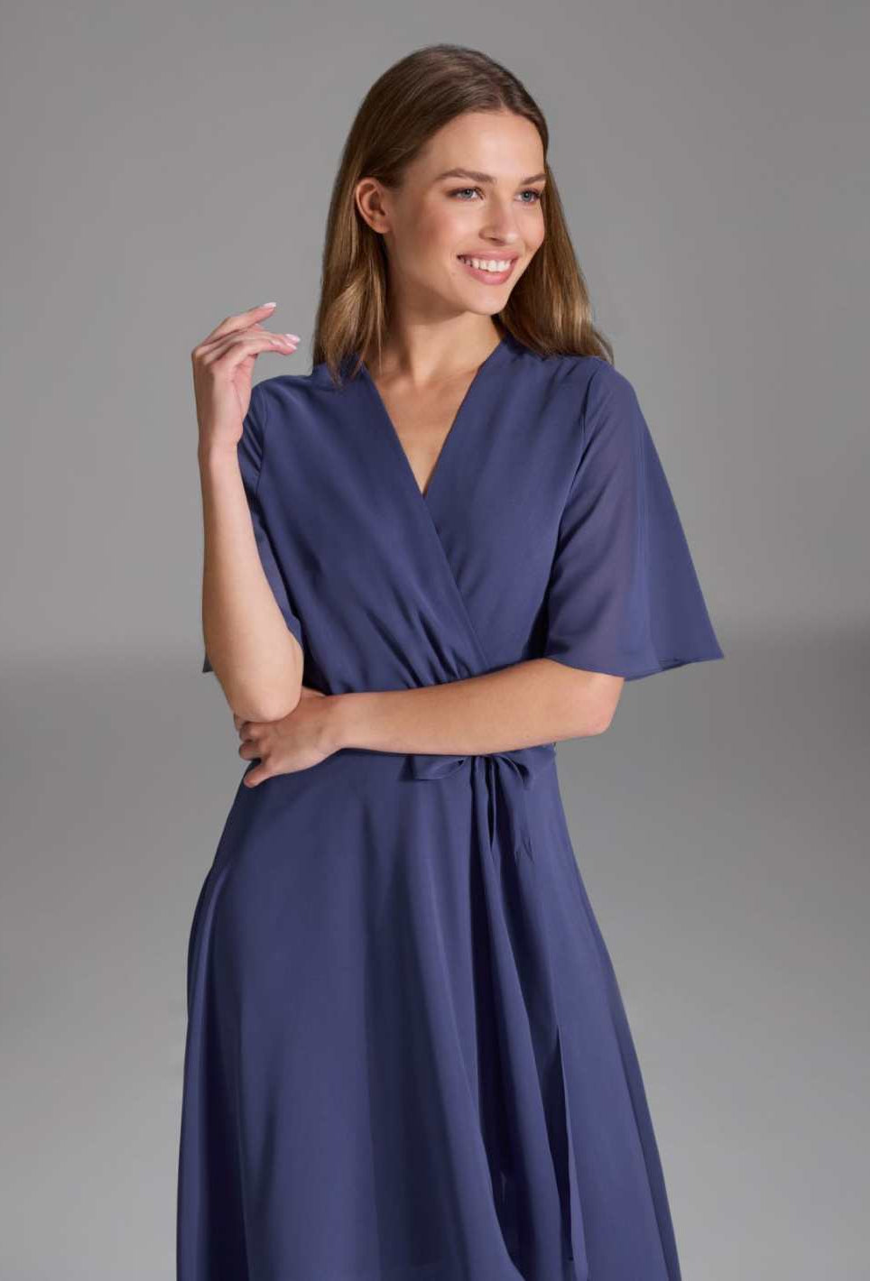 Chiffon Kleid in Wickel Optik mit Vokuhila Saum