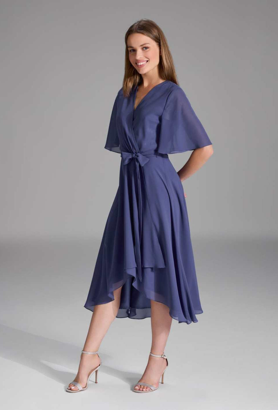 Chiffon Kleid in Wickel Optik mit Vokuhila Saum