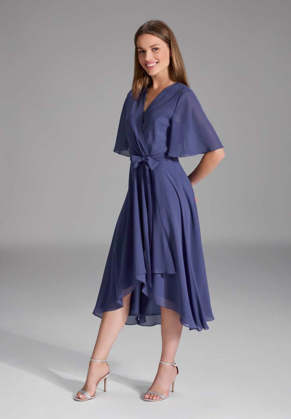 Chiffon Kleid in Wickel Optik mit Vokuhila Saum