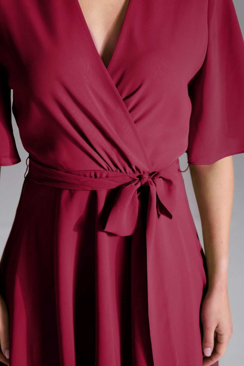 Chiffon Kleid in Wickel Optik mit Vokuhila Saum