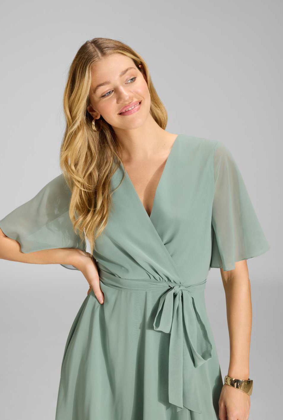 Chiffon Kleid in Wickel Optik mit Vokuhila Saum