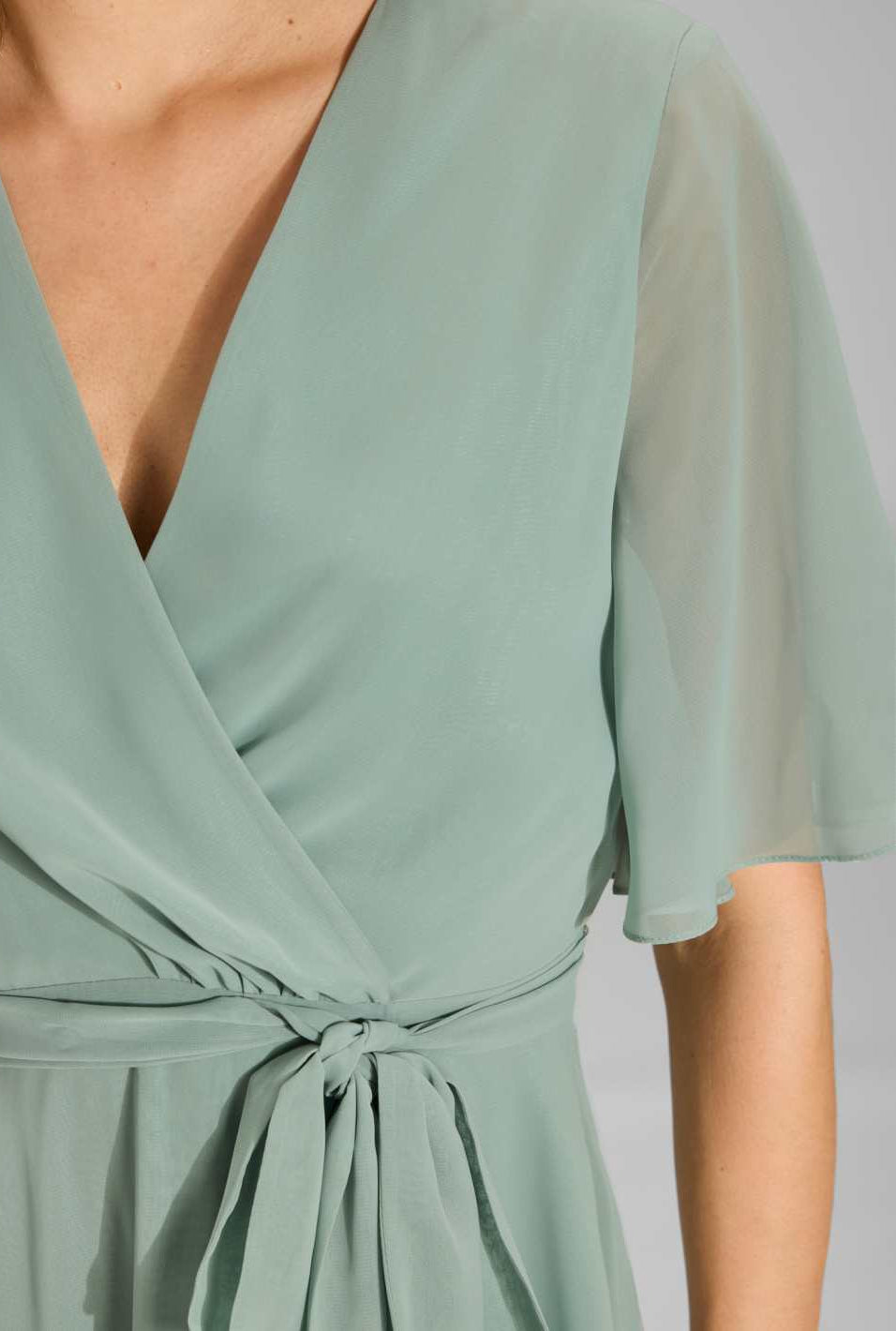 Chiffon Kleid in Wickel Optik mit Vokuhila Saum