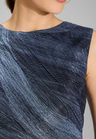 Plissiertes Kleid mit Metallicfäden