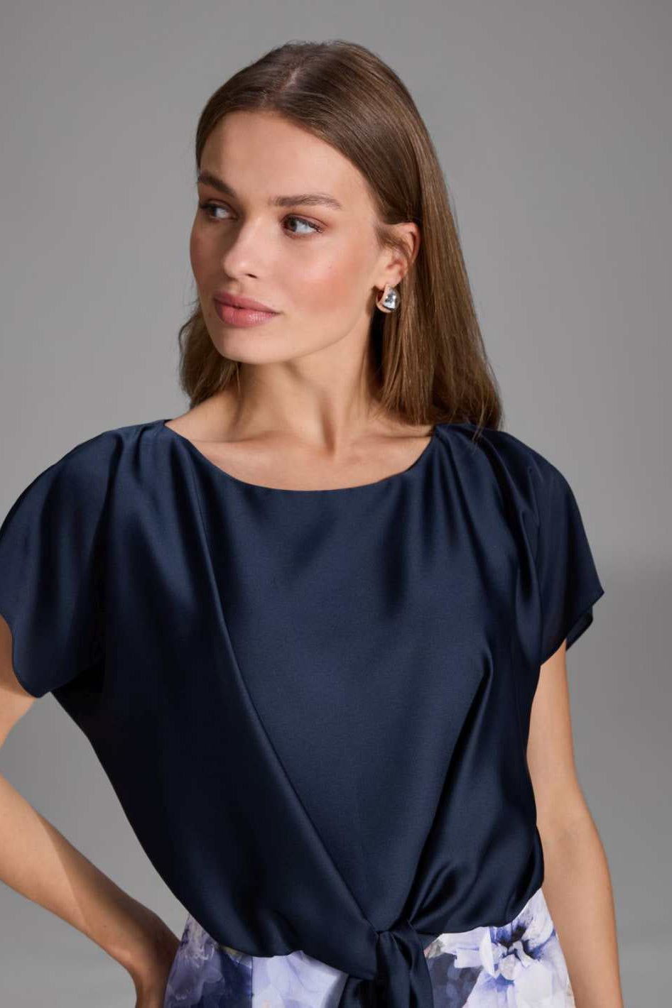 Etuikleid aus floral bedrucktem Scuba und Satin