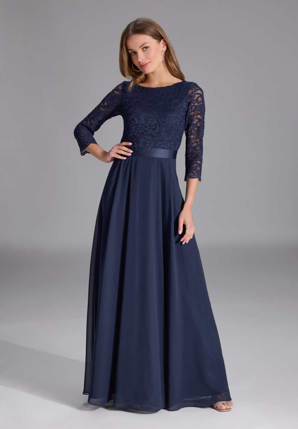 Abendkleid aus Spitze und Chiffon mit ¾ Arm navy