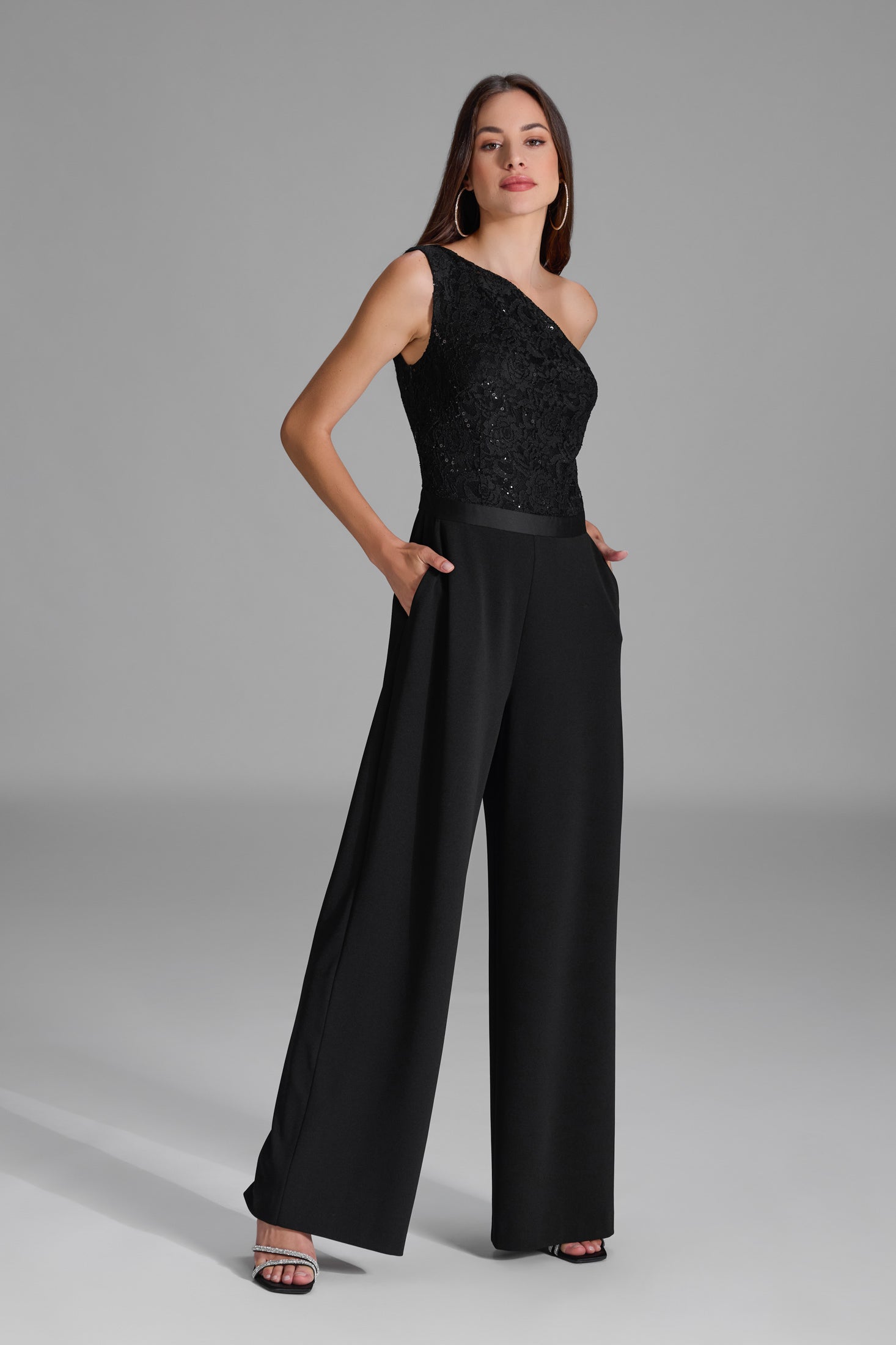 One Shoulder Jumpsuit mit Oberteil aus paillettenbesetzter Spitze black